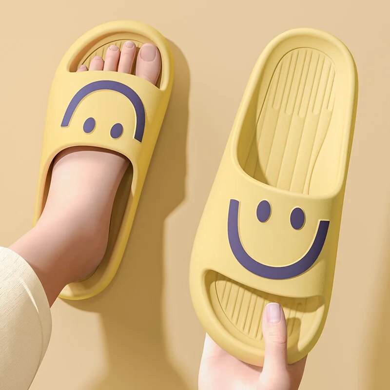 Mule Slip On - Тапочки-облака со смайликом для женщин и